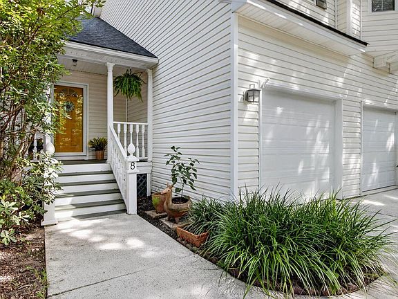 3rd image of 8 Latham Cir
