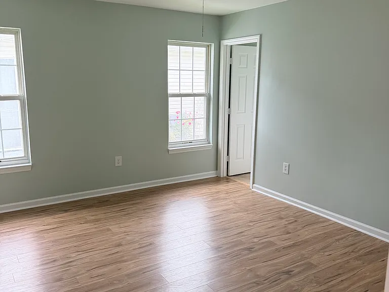 174 Sussex Ct — Photo 5