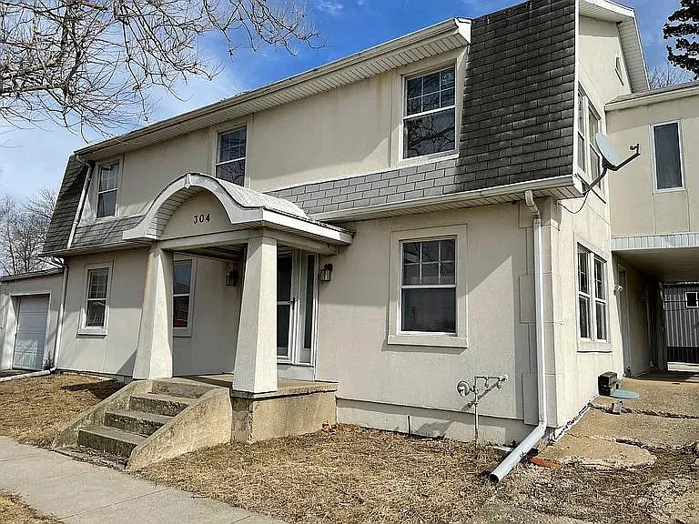 304 N Main St photo 1