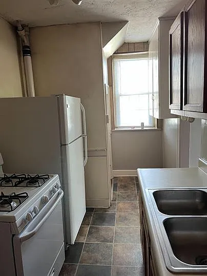 Lincoln Highway 5655, Apt C — Photo 3