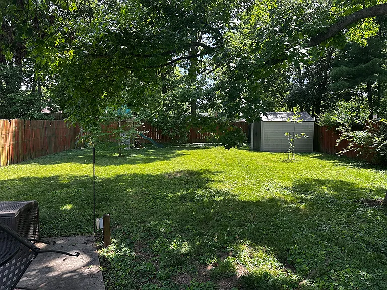 116 Suburban Ct — Photo 16