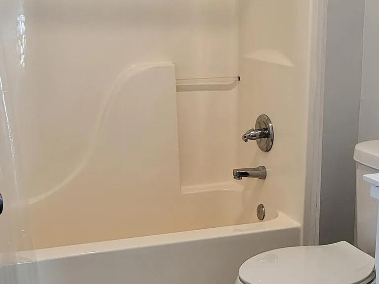 1118 Amberley Woods Dr — Photo 29