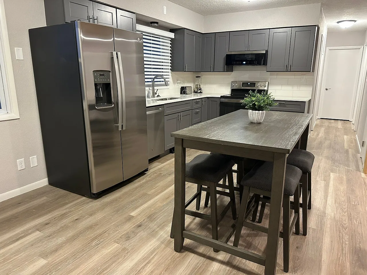 4 bed, 1500 sqft, $2,950 — Photo 4