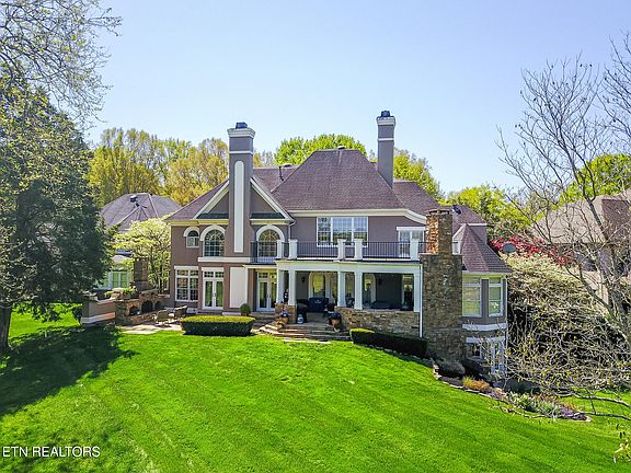 3rd image of 412 Heathermoor Dr