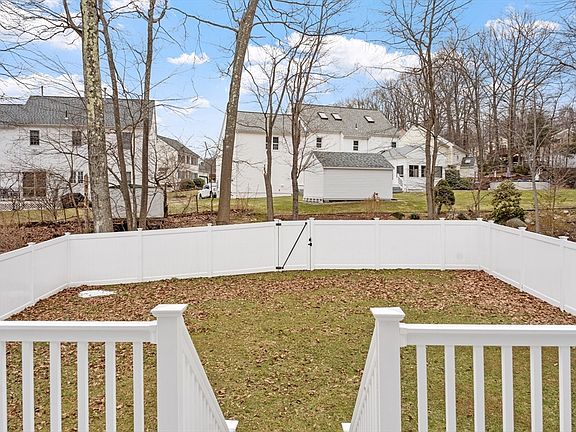 4th image of 23 Leslie Rd