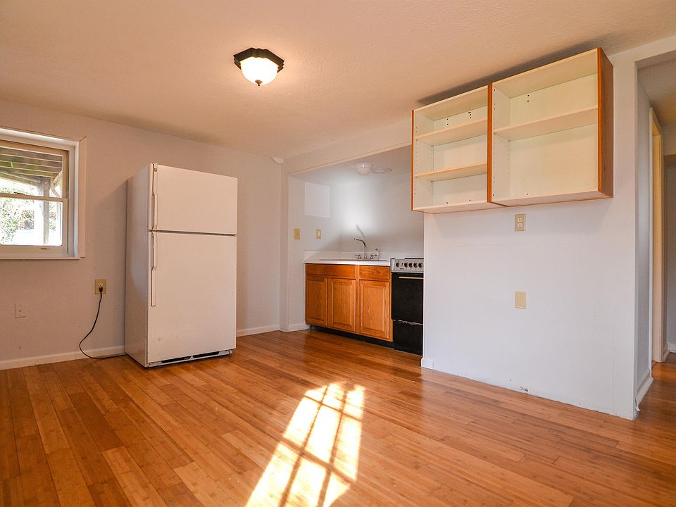 1st image of 3212 Leslie St #B