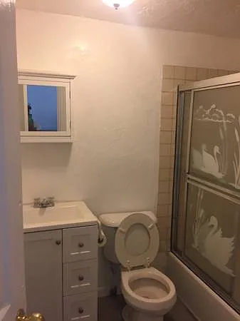 3 bed, 906 sqft, $3,000 — Photo 2