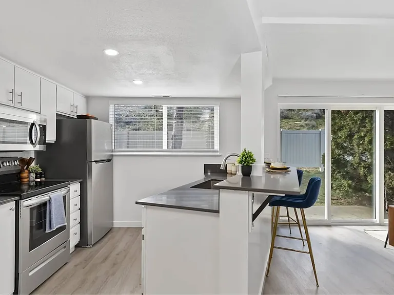 Monterra Townhomes — Photo 11