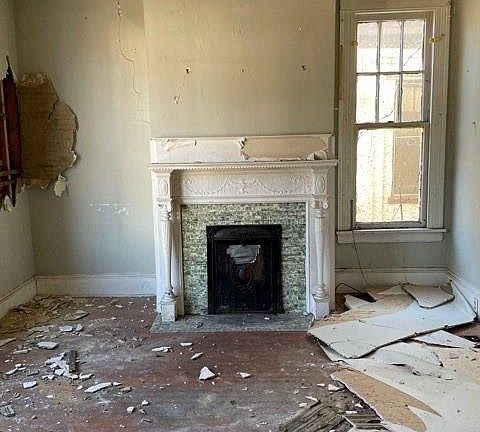4th image of 130 Jefferson N
