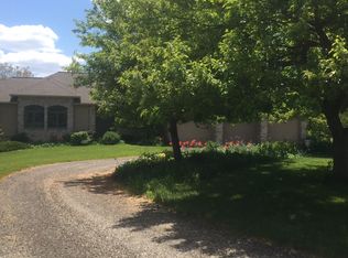 2550 Newlyn Rd, Dexter, MI 48130