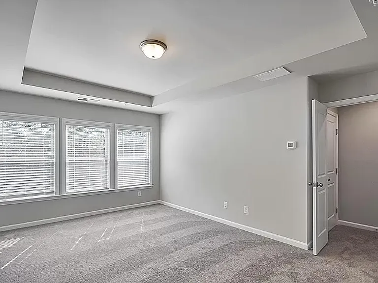 250 Mahone Dr — Photo 2