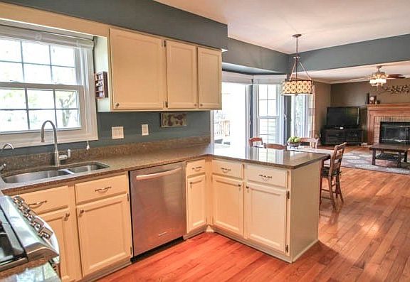 5th image of 1714 Cambridge Dr