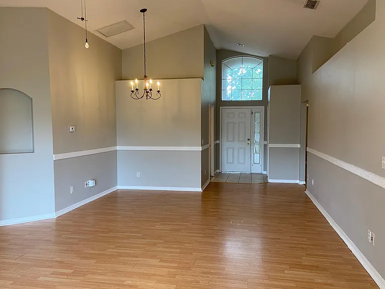 1915 Colonial Woods Blvd — Photo 3