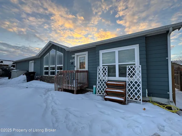 315 Johnson St SE, Arnegard, ND 58835
