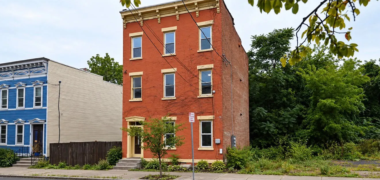 2 bed, 1250 sqft, $1,700 — Photo 1