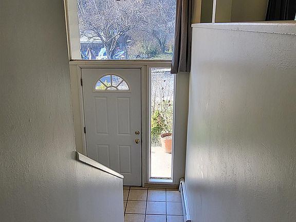 5th image of 910 SW City View St