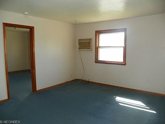 Ample size living room   with air conditioner