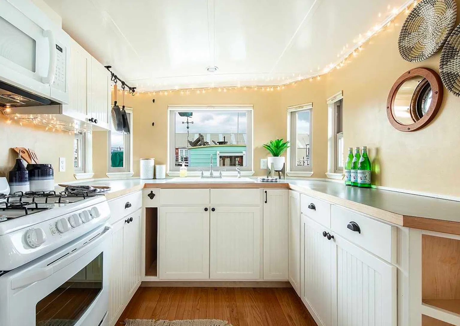 2 bed, 800 sqft, $4,200 — Photo 4