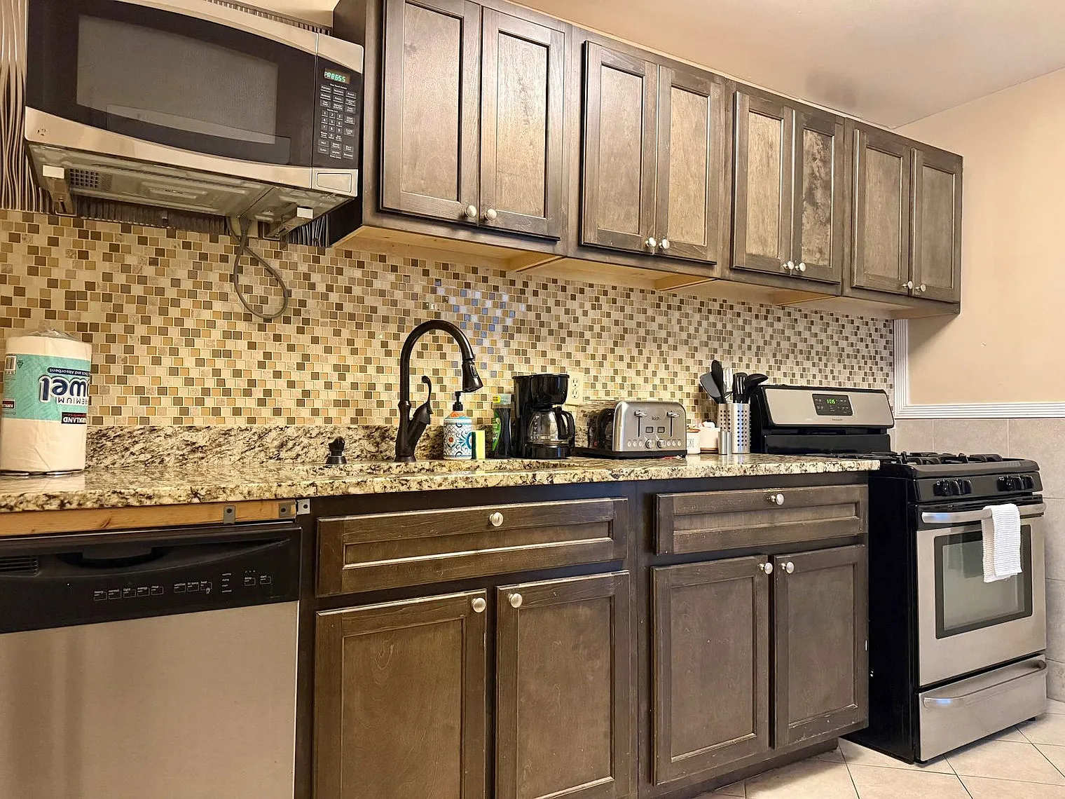 2 bed, 1.0 bath, 796 sqft, $2,788 — Photo 2