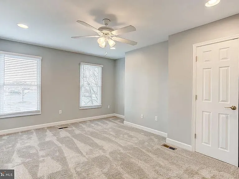 2604 Hudson St — Photo 24
