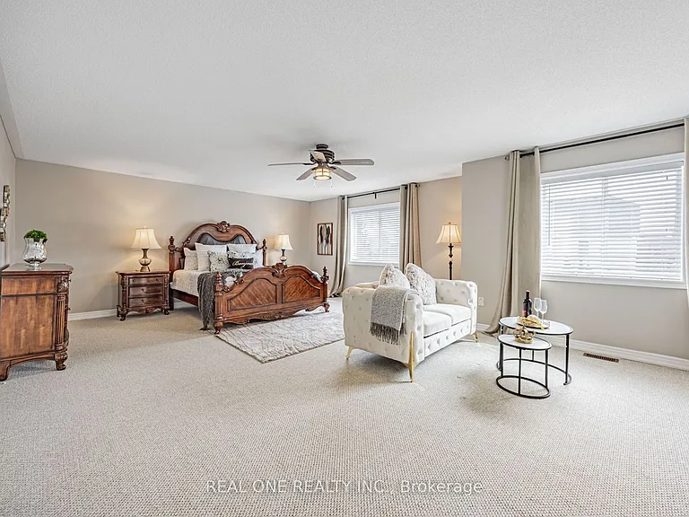 51 Hanson Cres — Photo 22
