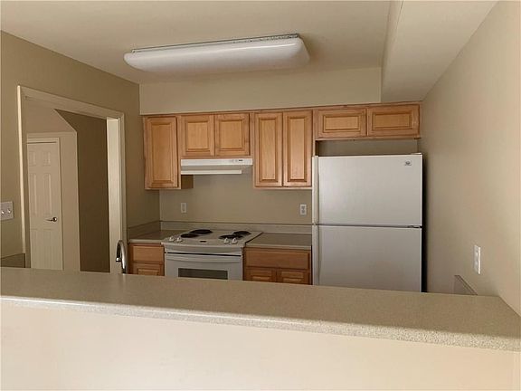 3rd image of 103 Perryl Ln