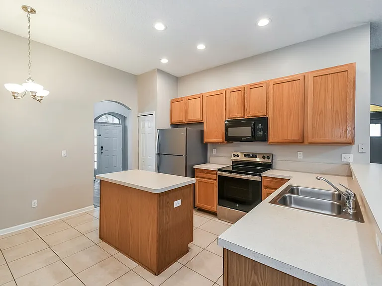 9135 Prosperity Lake Dr — Photo 6
