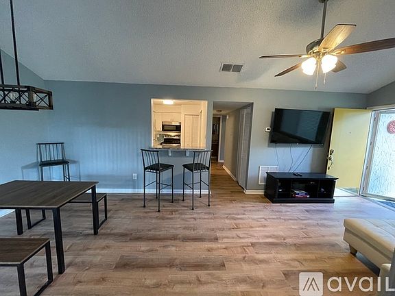 4th image of 2511 Whispering Woods Blvd