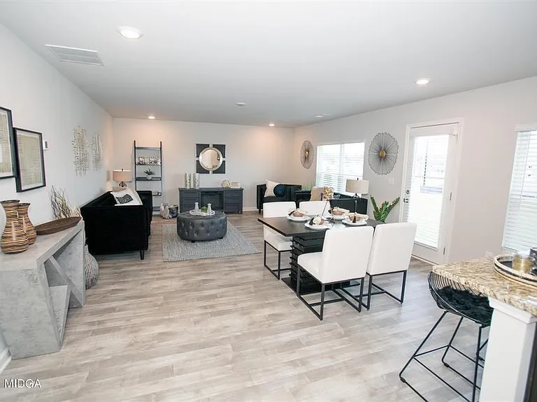 178 Goodall Woods Dr — Photo 5