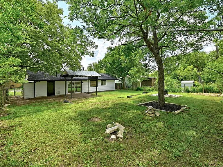 8520 Bradford Dr — Photo 28