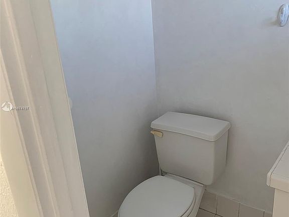 2nd image of 2903 N Miami Beach Blvd #902