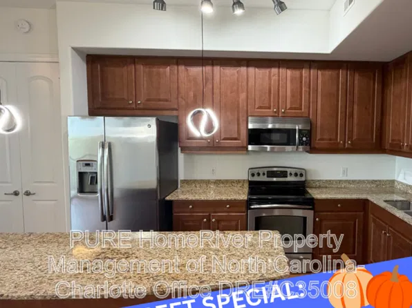 4625 Piedmont Row Dr, Charlotte, NC