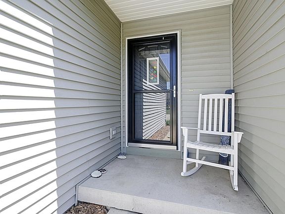 4th image of 3006 Appletree Dr