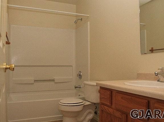 3 Bedrooms, 2 Bathrooms!