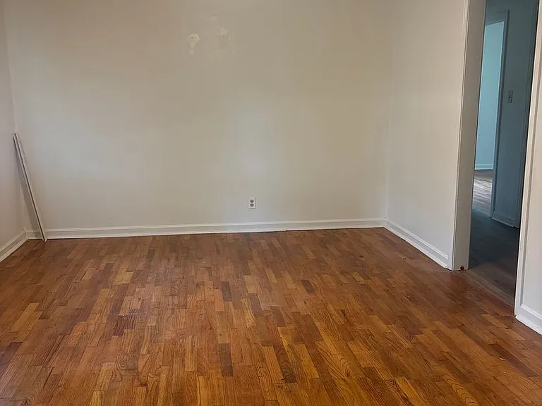 5032 Anderson St — Photo 3