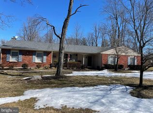 2 Farber Dr, Chalfont, PA 18914