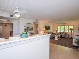 6706 Sarasea Cir, Sarasota, FL