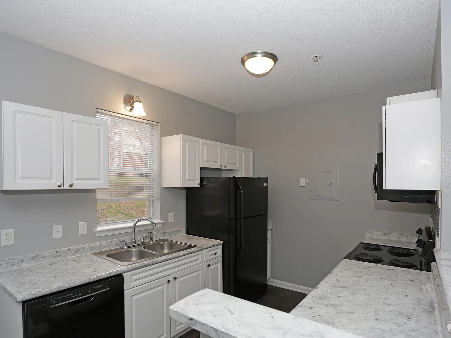 Sterling Glen Apartments — Photo 3
