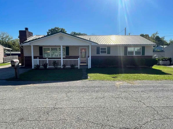 922 Daniels Dr, Flatwoods, KY 41139