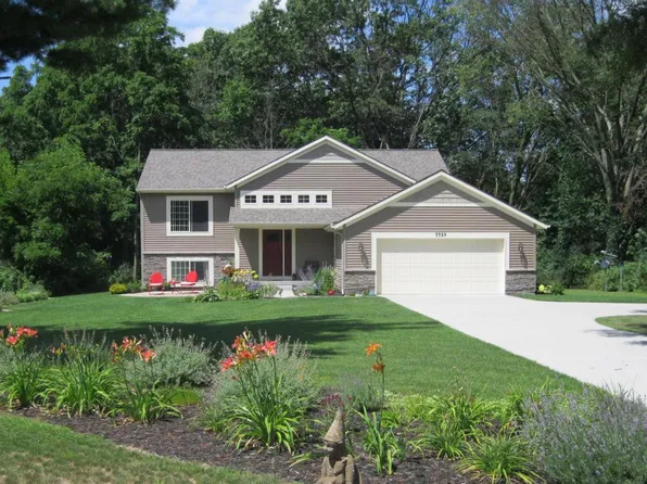 3329 Ivanrest Ave SW, Grandville, MI 49418