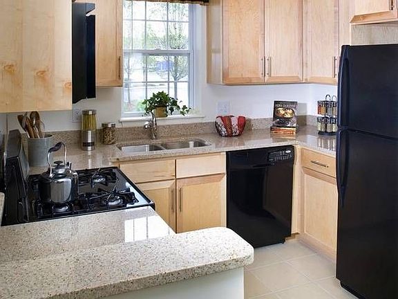 spacious kitchen with updated black appliances, lots of stor