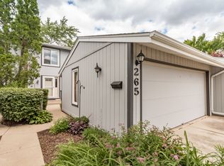 265 Edgewater Dr, Bloomingdale, IL 60108