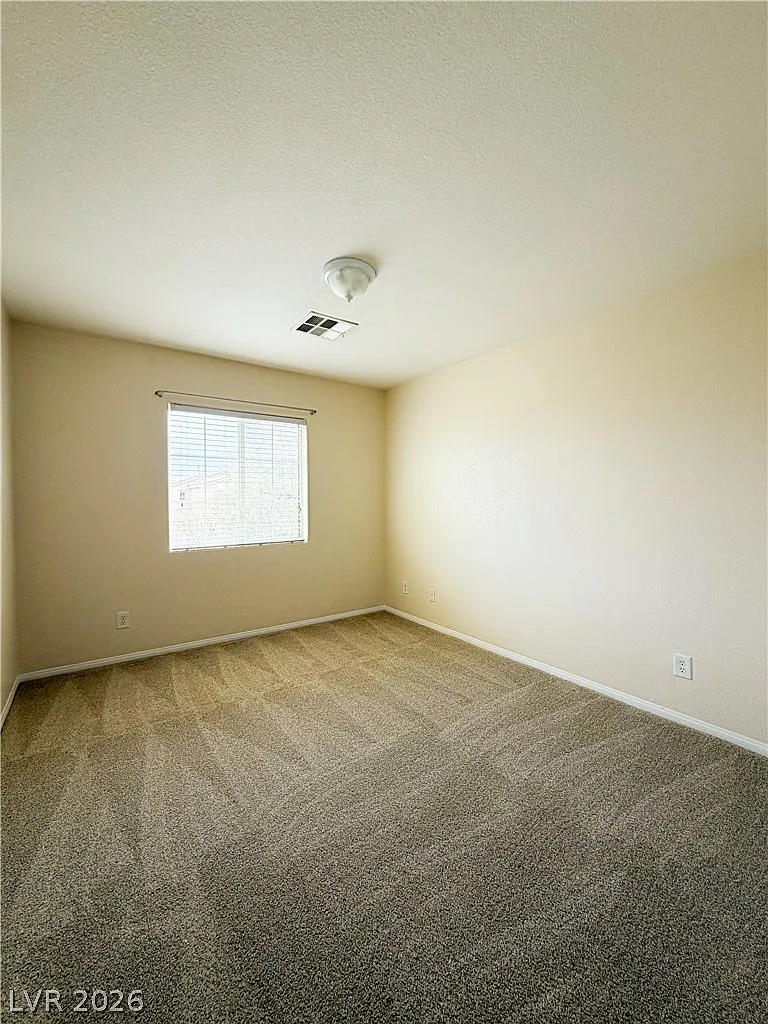 3 bed, 2.5 bath, 1936 sqft, $2,045 — Photo 4