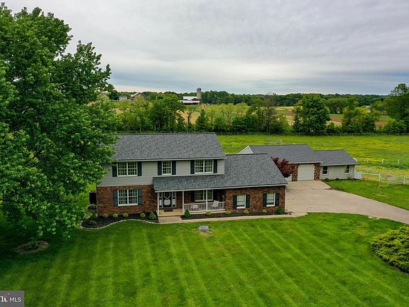 2nd image of 69 Stites Ln