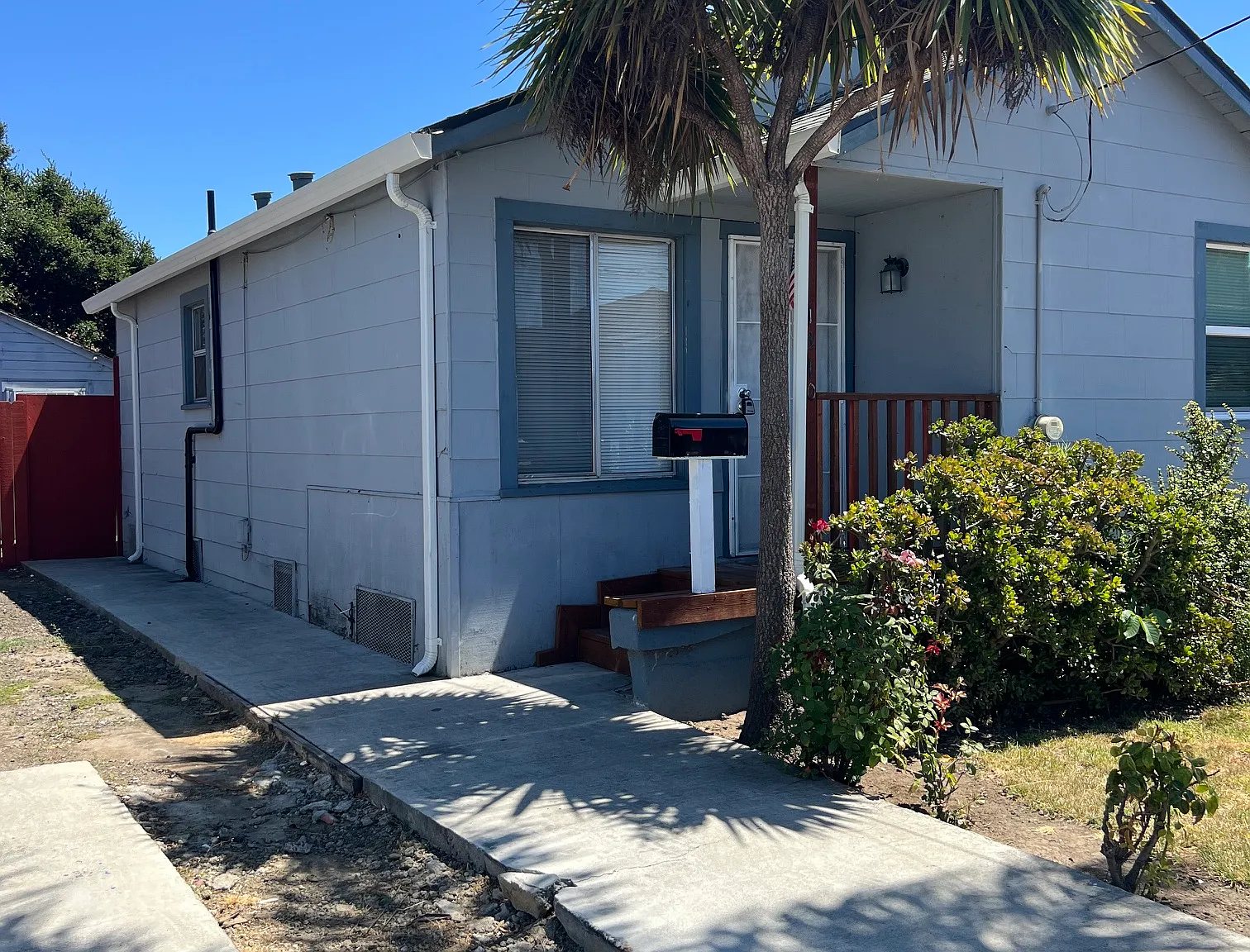 2 bed, 730 sqft, $2,300 — Photo 1