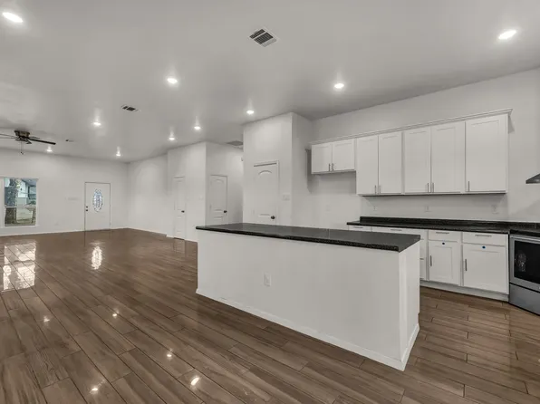 2514 Austin Ct, Granbury, TX 76048