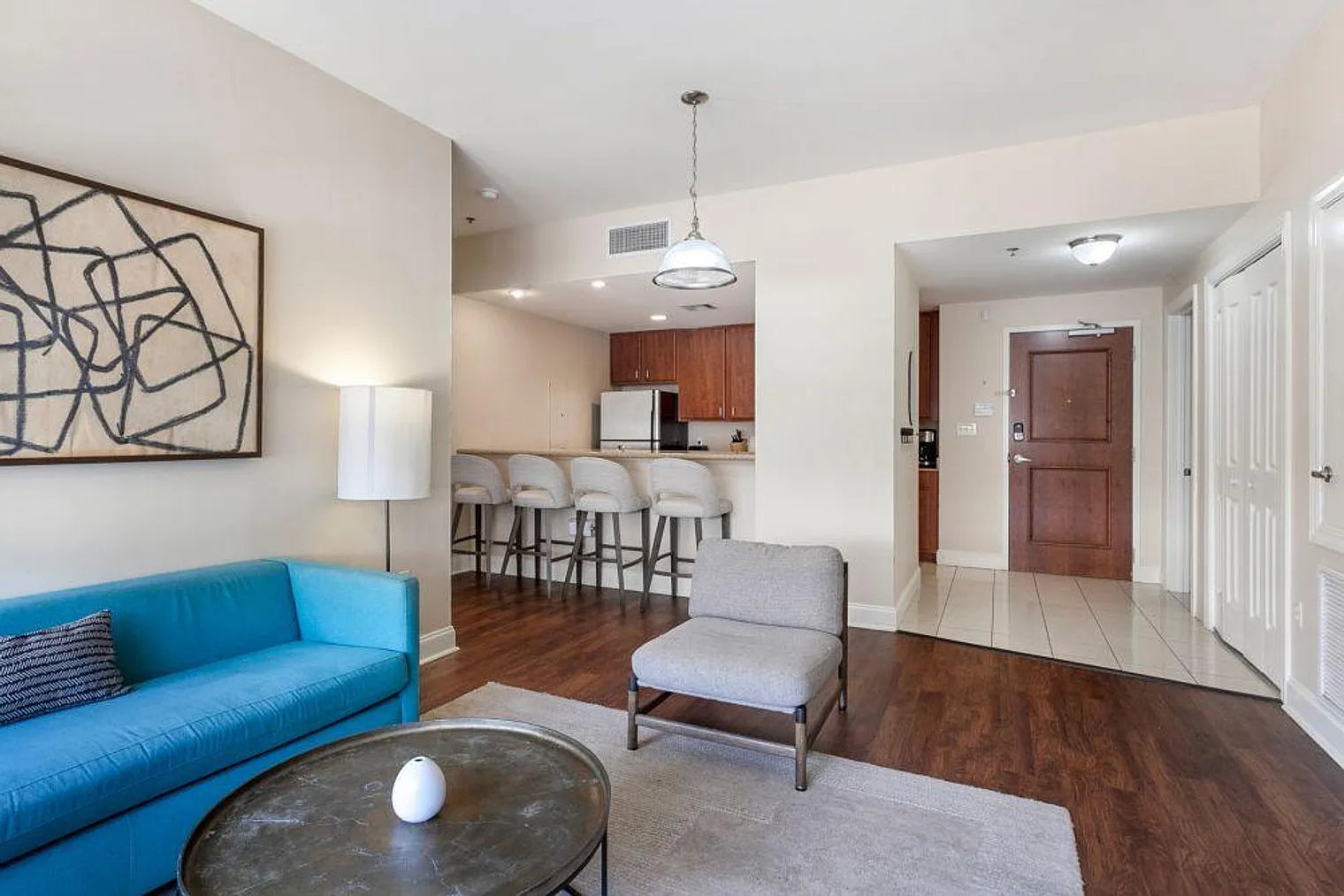 2 bed, 3.0 bath, 1033 sqft, $5,358 — Photo 2