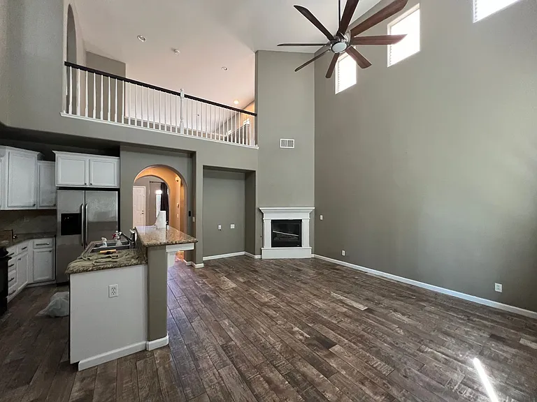 3156 N Applegate Ave — Photo 5