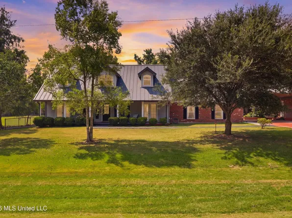 26560 Camille Dr, Pass Christian, MS 39571