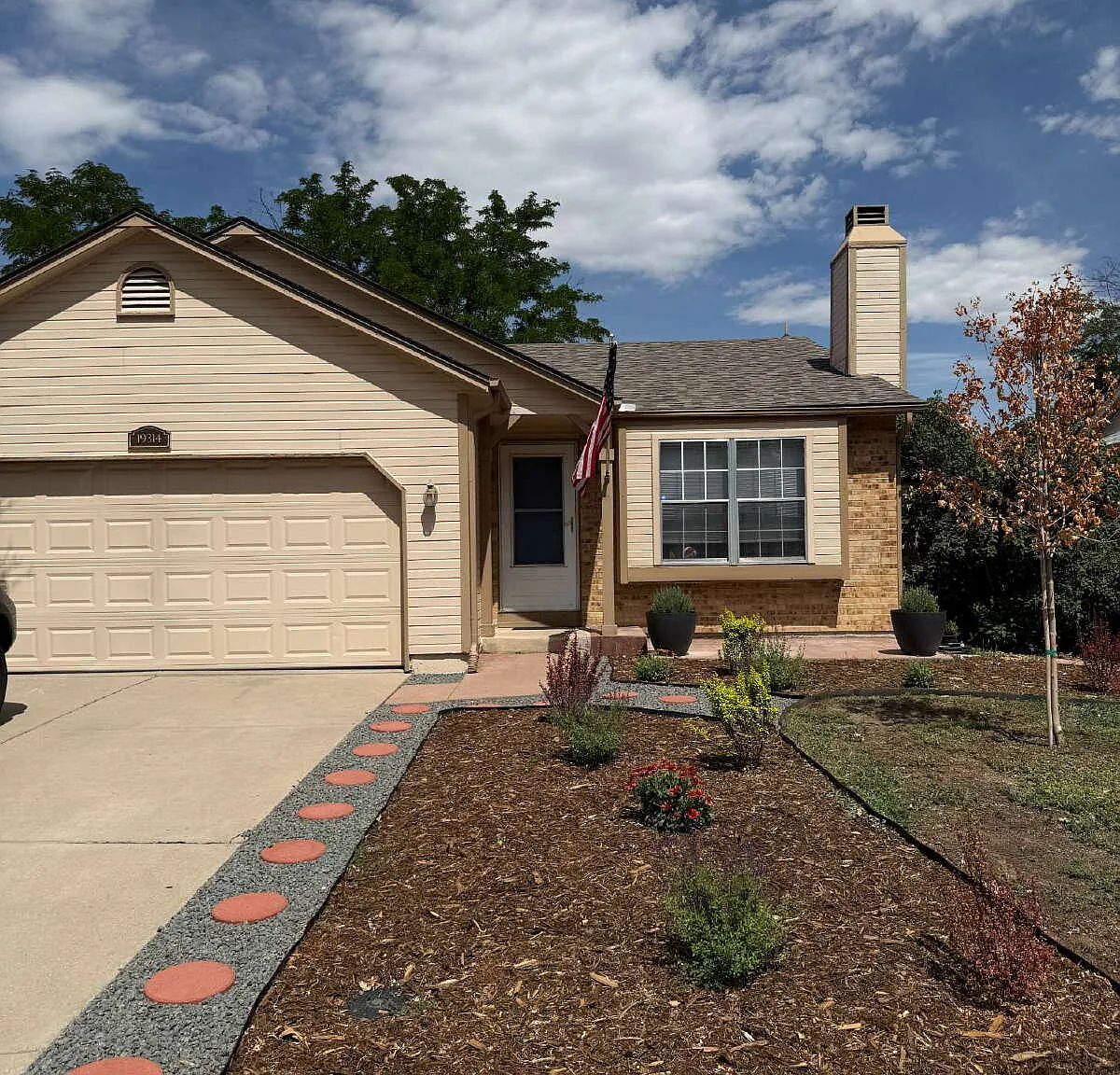 4 bed, 2.0 bath, 1700 sqft, $2,595 — Photo 1